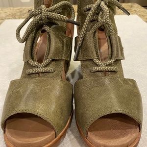 Sorel Joanie Lace Wedge Sandals